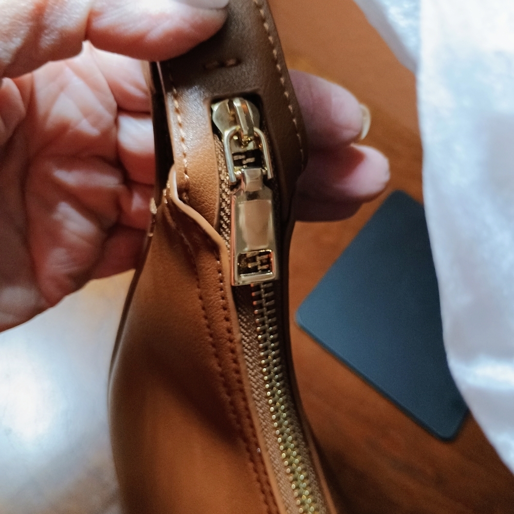 Elegant Tan Women's Bag - Picture 3 of 6